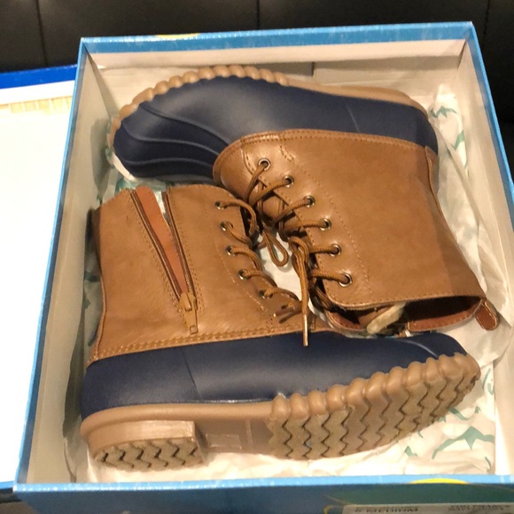 Yuu duck boots. NIB - Picture 6 of 6